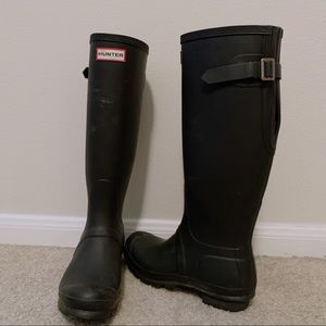 Black matte hunter boots